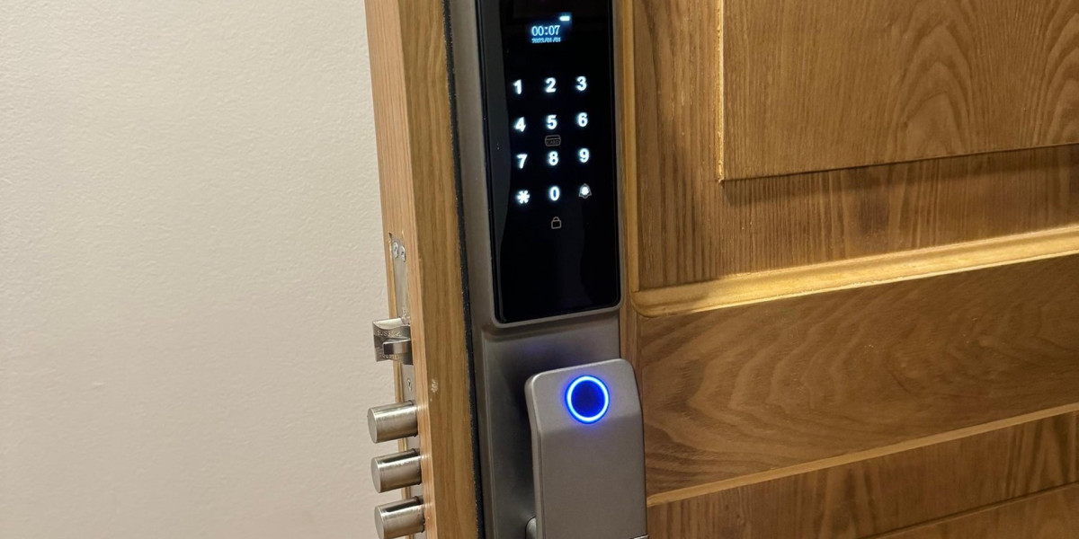 Smart Door Locks for Homes: Upgrade to Keyless Security