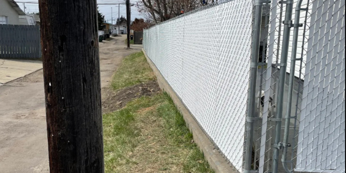 Best Fence Types for Homes in Edmonton, Alberta