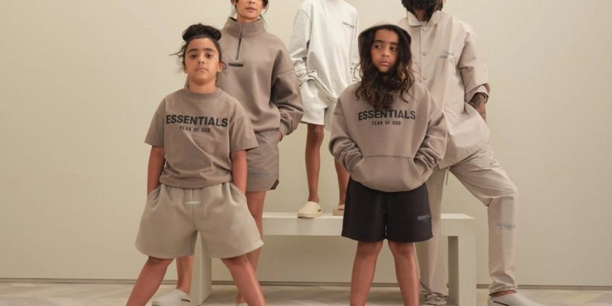 Essentials Hoodie Guide: Style, Fit & Popular Drops