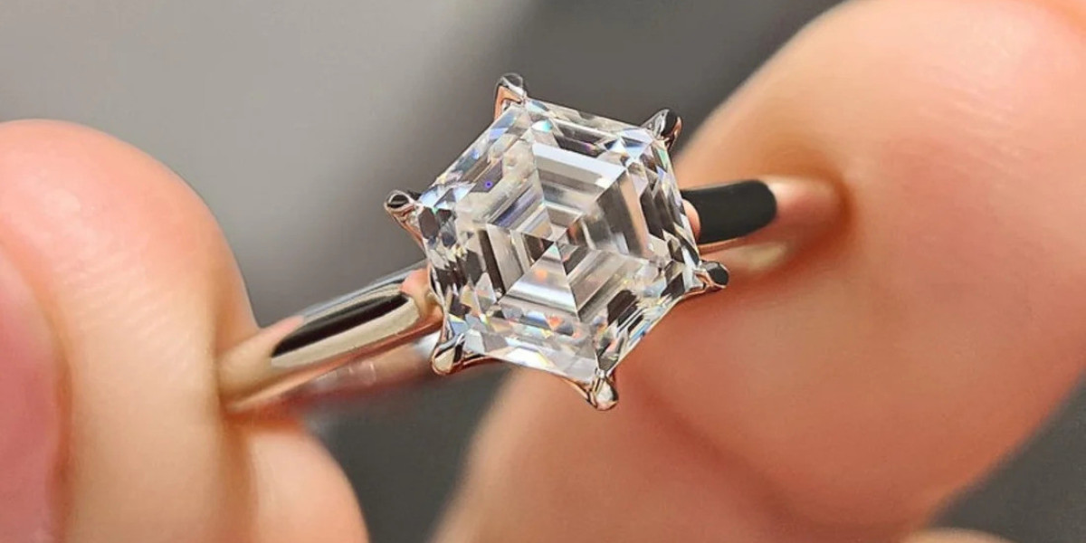 Hexagon Engagement Rings: A Modern Shape with Timeless Brilliance