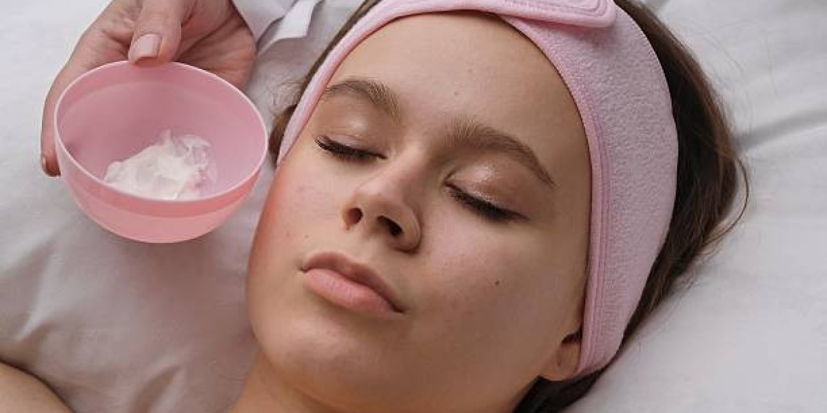 What is Glycolic Peel Treatment in Dubai? Full Breakdown for Newbies