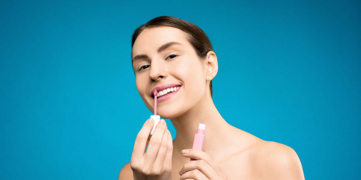The Best Natural Pink Lip Gloss for Everyday Wear