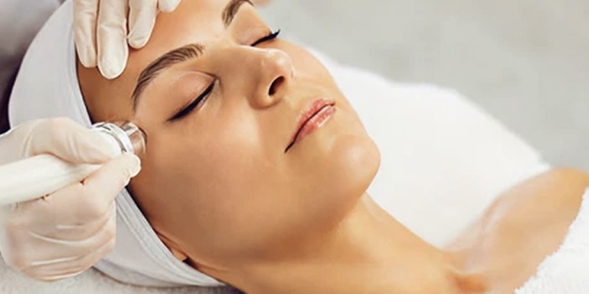 HydraCool Facial in Dubai for Healthy Skin Glow