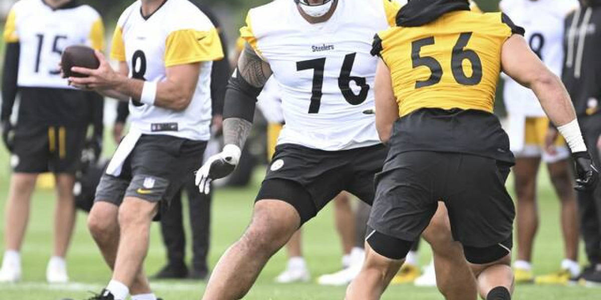 Aaron Rodgers, Will Howard glimpse at charity flag soccer party
